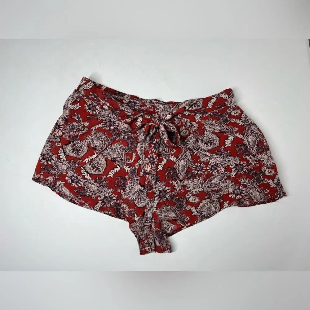 Full Tilt Bohemian Shorts Size M Floral Print
